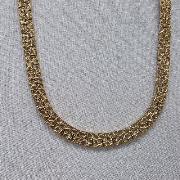 Vintage Gold Tone Flat Nugget Textured Chain Necklace Classic Reversible - Picture 2 of 7